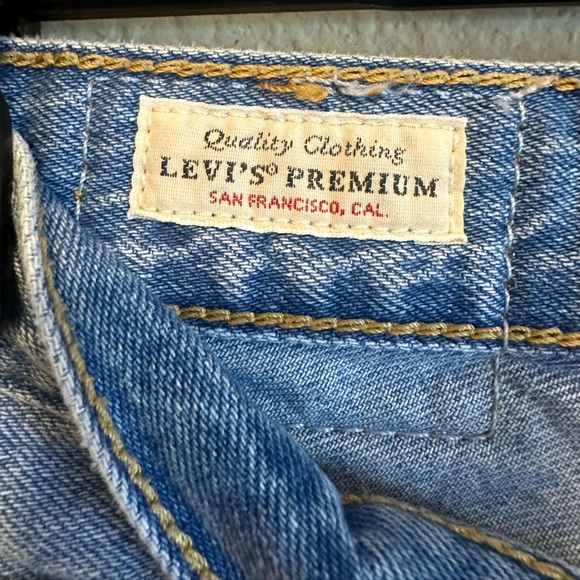 Levi’s Ribcage Denim Shorts - Picture 7 of 7